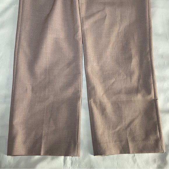 Aritzia- The Effortless Pant (Re)ssential in Heather Saville Size 4 Tan Cream - Picture 4 of 9